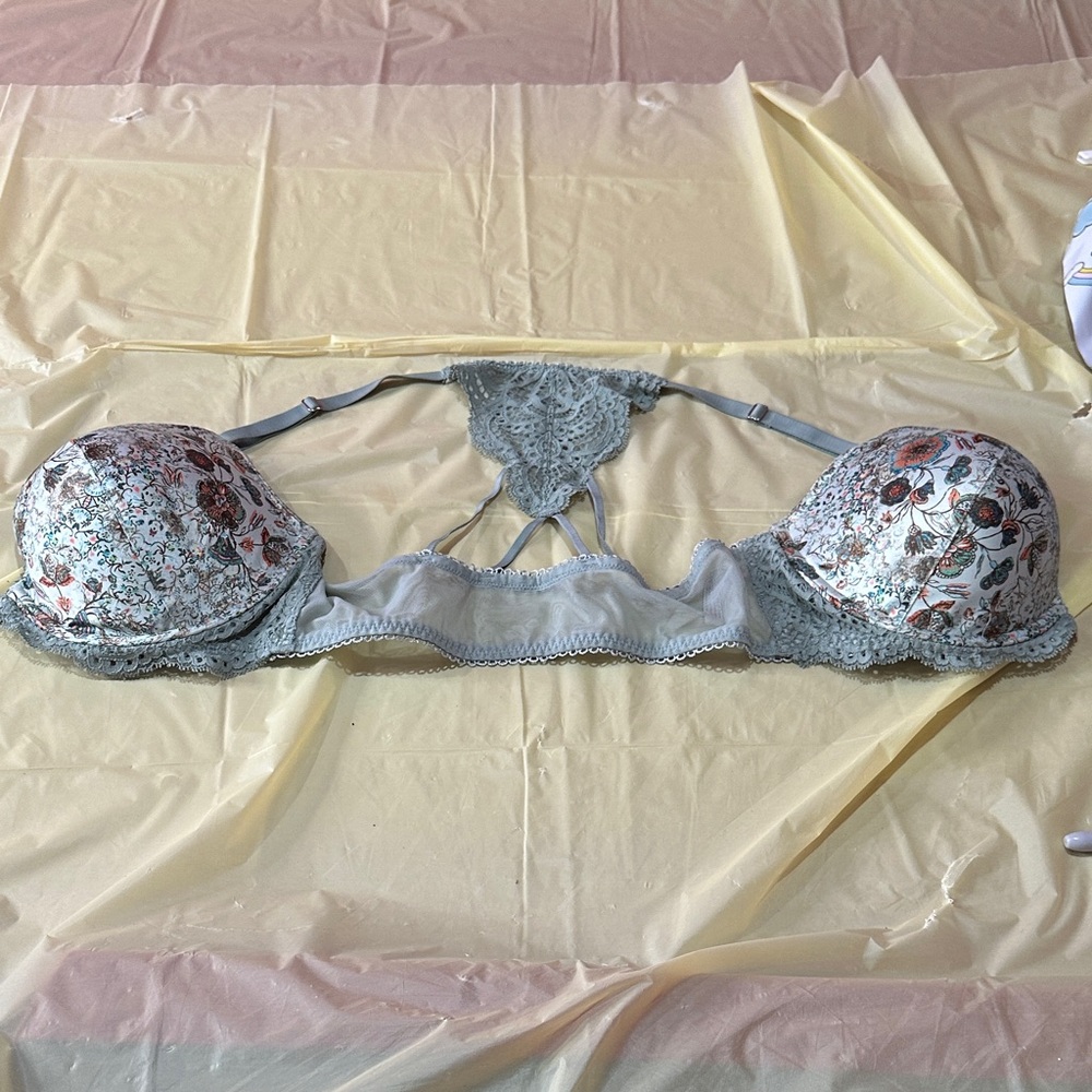 VS Floral Lace Women's Bra size 36D - Picture 3 of 4